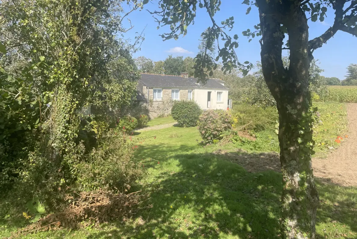 Maison de village à Melrand avec dépendances 