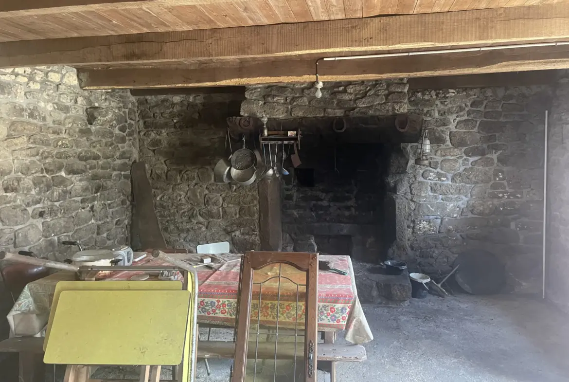 Maison de village à Melrand avec dépendances 