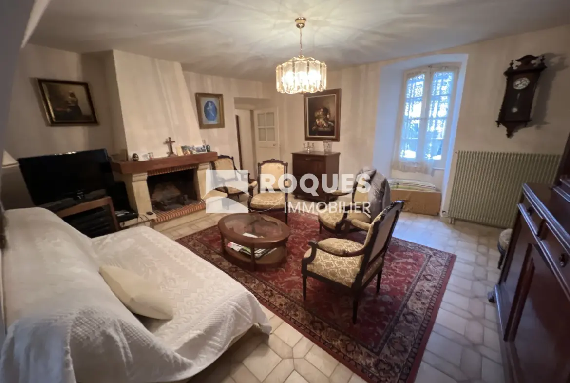 Maison en pierre, 8 pièces, 200 m² à St Georges de Luzencon, proche Millau 