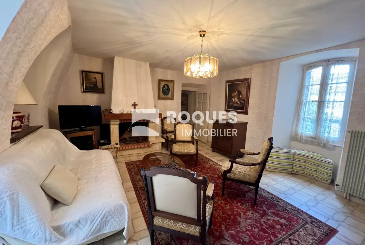 Maison en pierre, 8 pièces, 200 m² à St Georges de Luzencon, proche Millau 