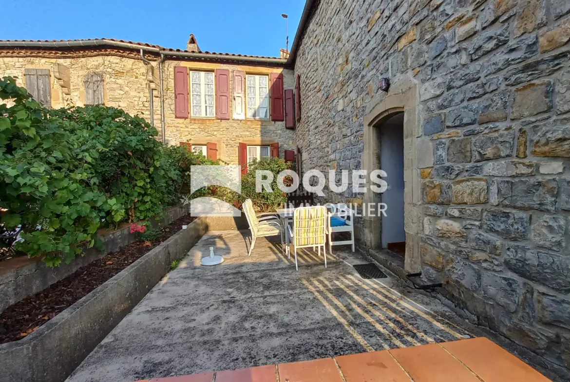 Maison en pierre, 8 pièces, 200 m² à St Georges de Luzencon, proche Millau 