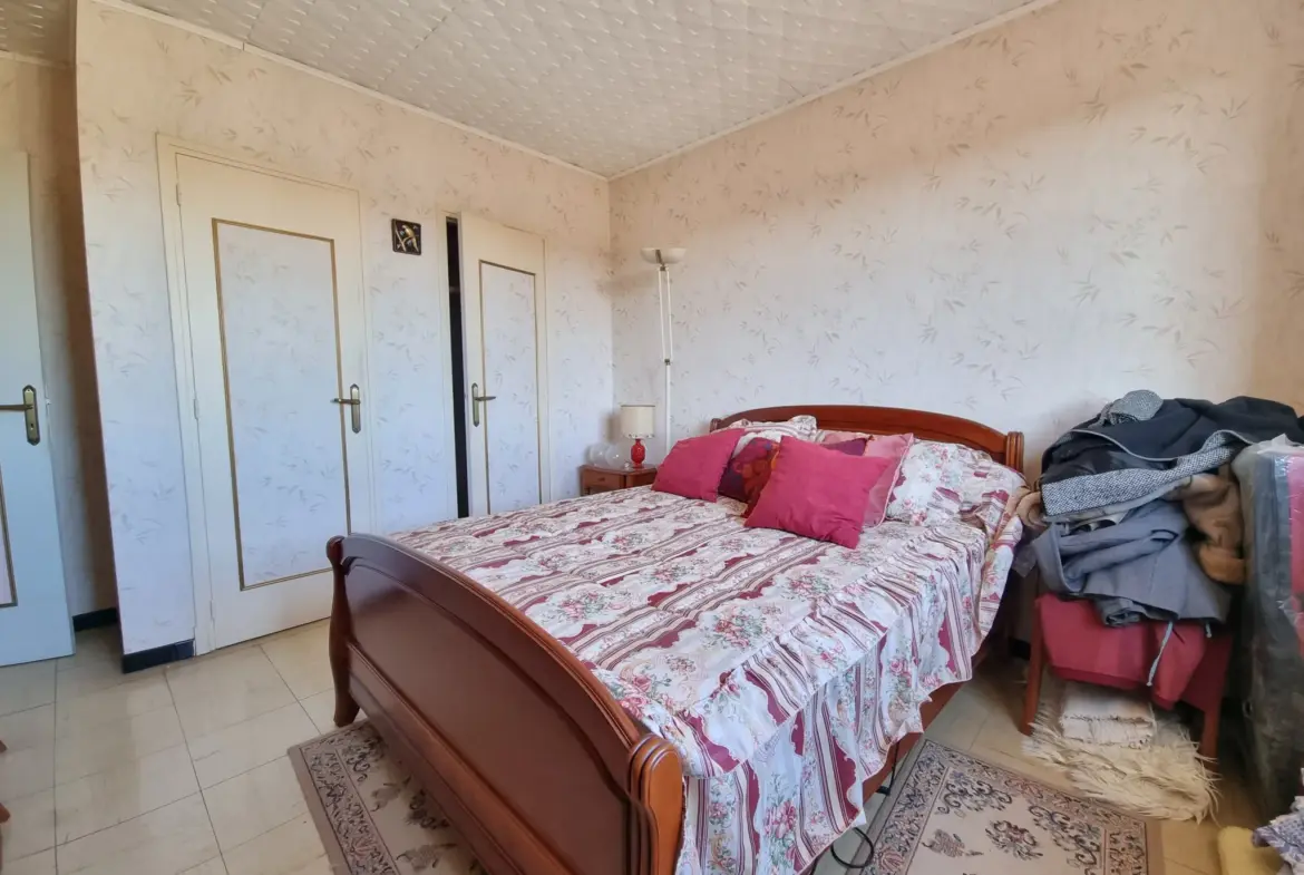 Maison Familiale à Vendre à Saint-Marcel-sur-Aude - 4 Chambres et Garage 