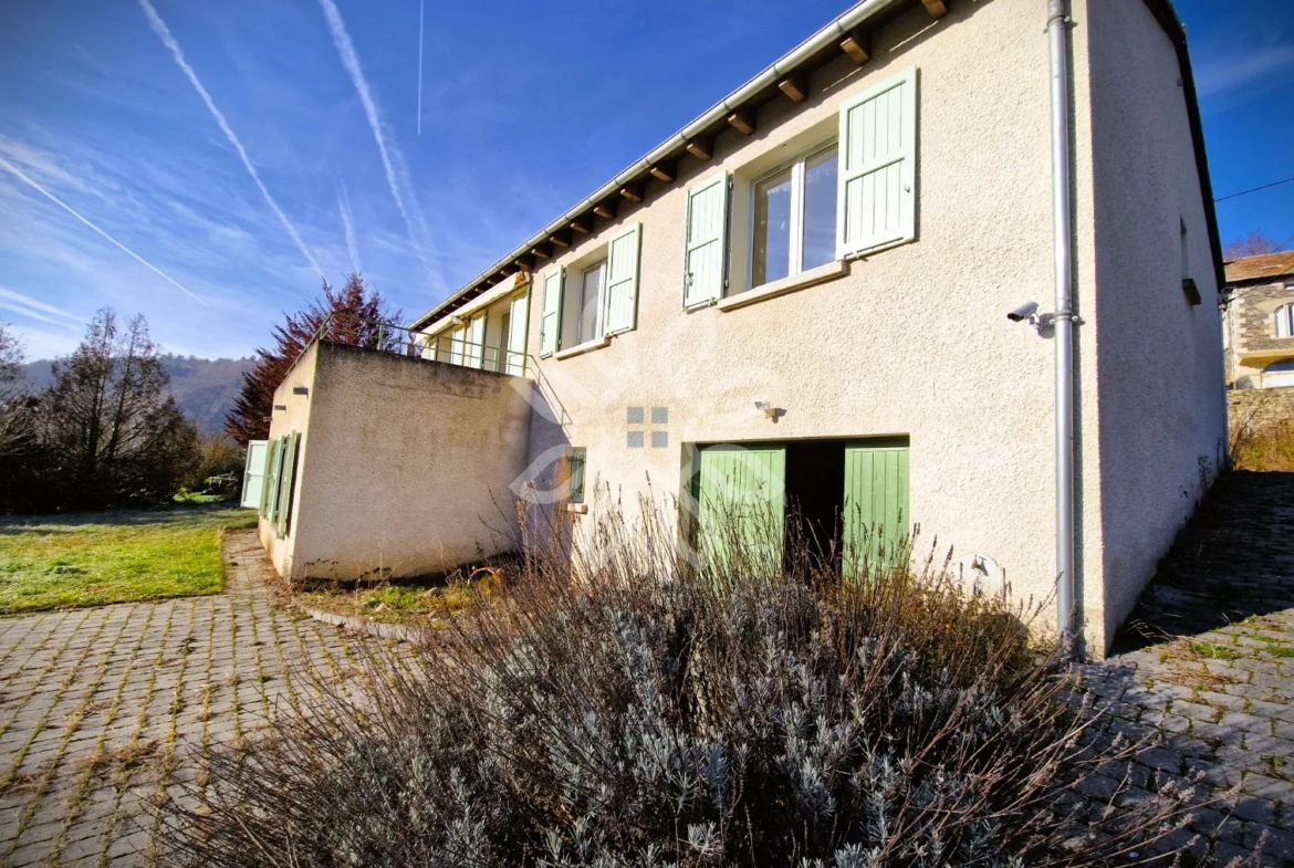 Maison avec accès rivière à Lavoute Chilhac 