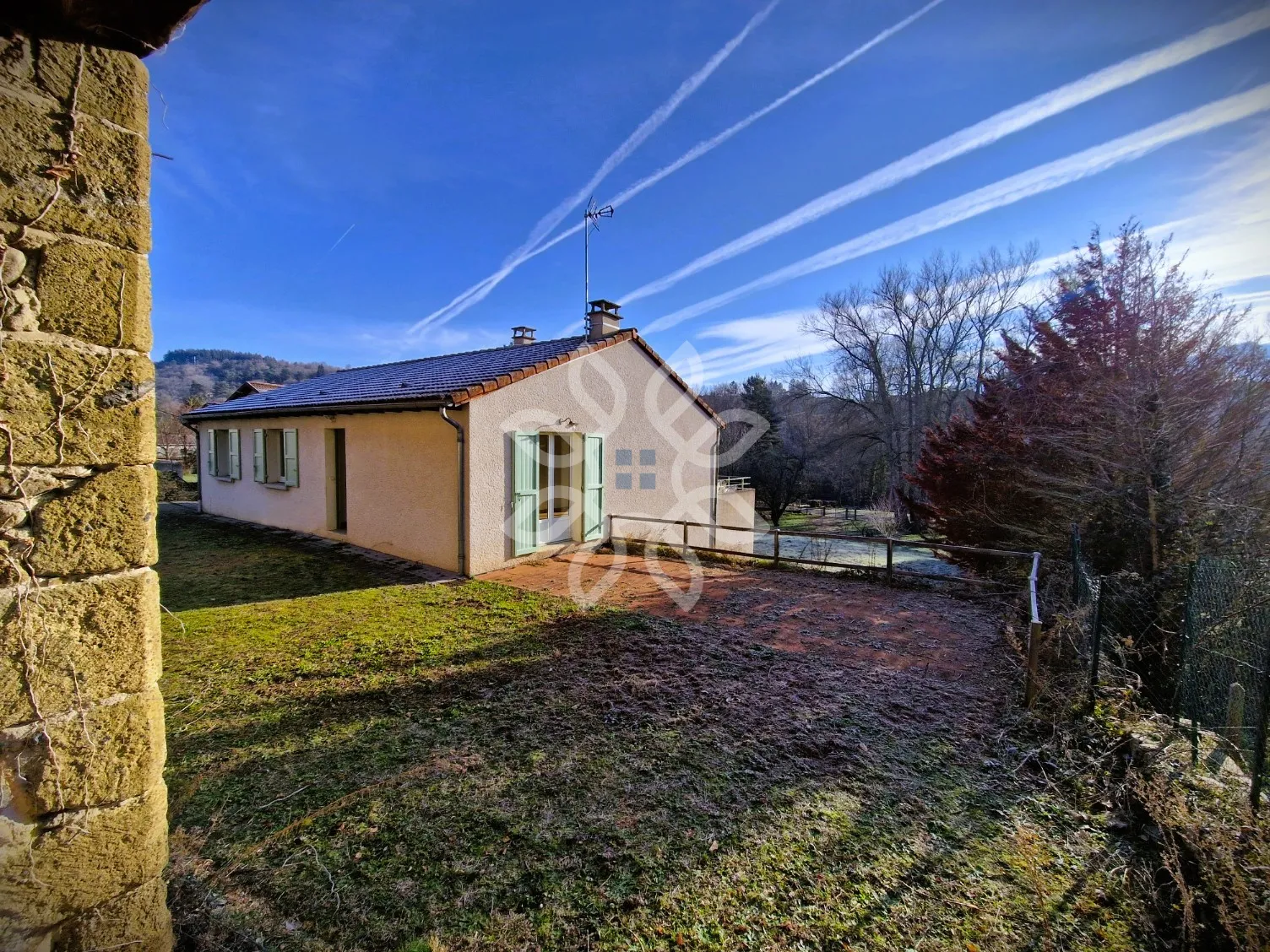 Maison avec accès rivière à Lavoute Chilhac 