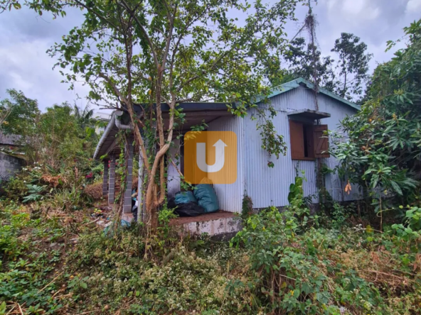 Maison à restructurer sur une parcelle de 819m² dans les bas du Tampon