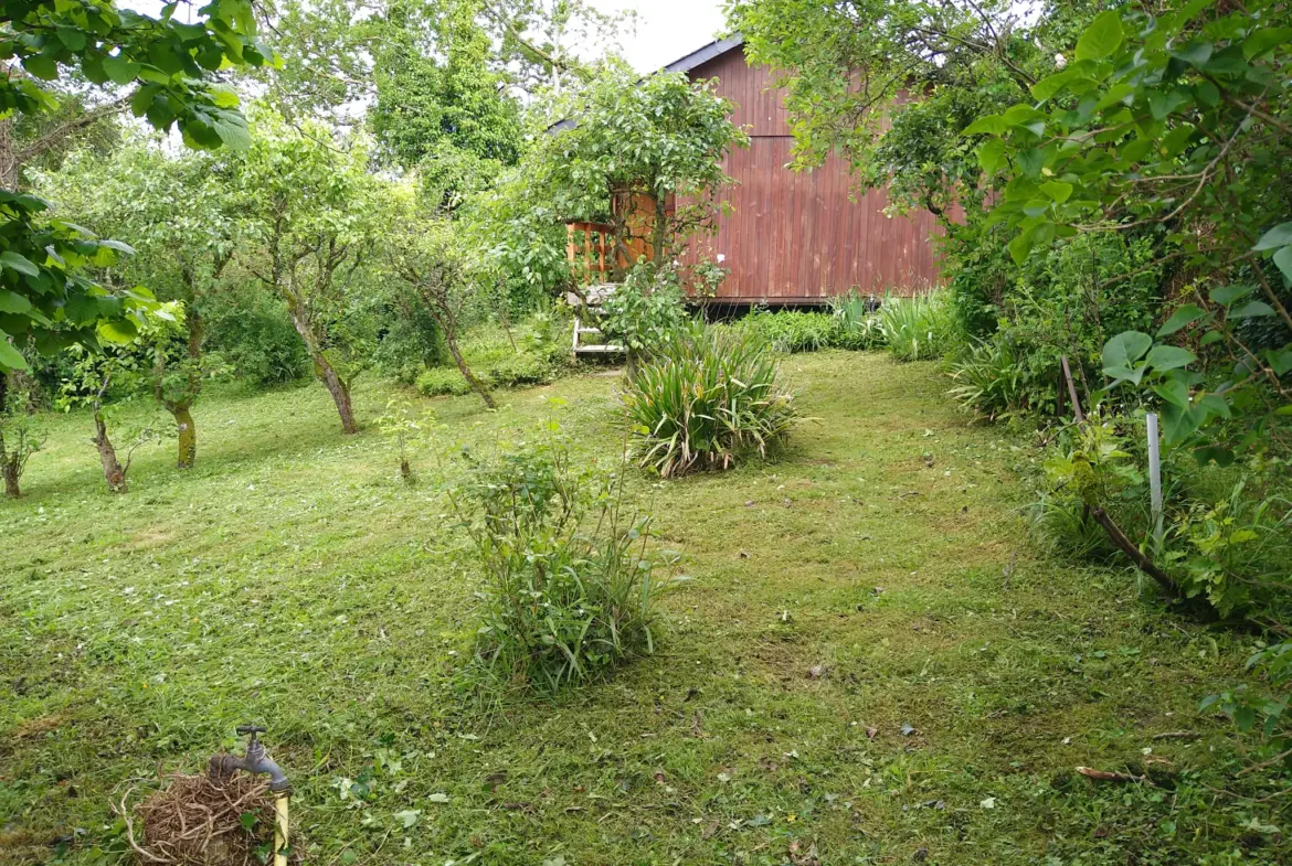 Terrain de loisir de 755 m² avec maisonnette à Sougé-le-Ganelon 