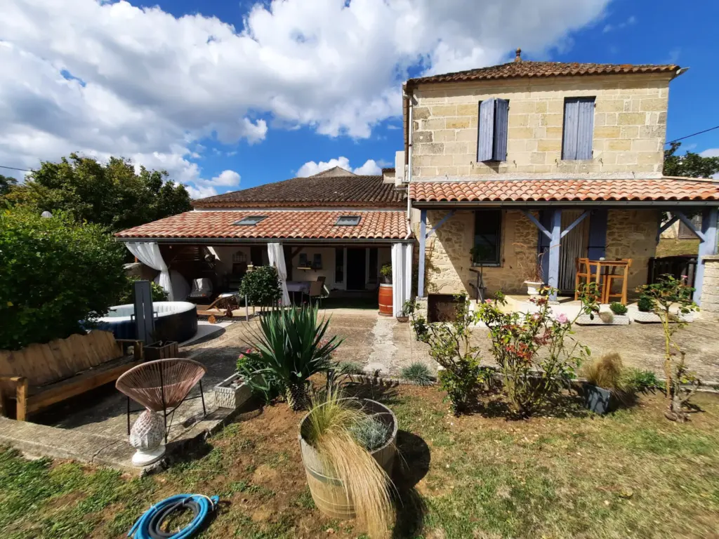 Maison de Bourg rénovée à Mauriac avec jardin