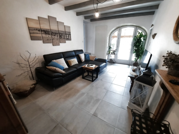 Maison de Bourg rénovée à Mauriac avec jardin 