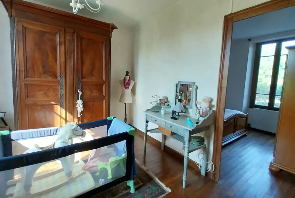 Maison en Pierre avec Piscine à Razac sur L'Isle, 2ha de Terrain 