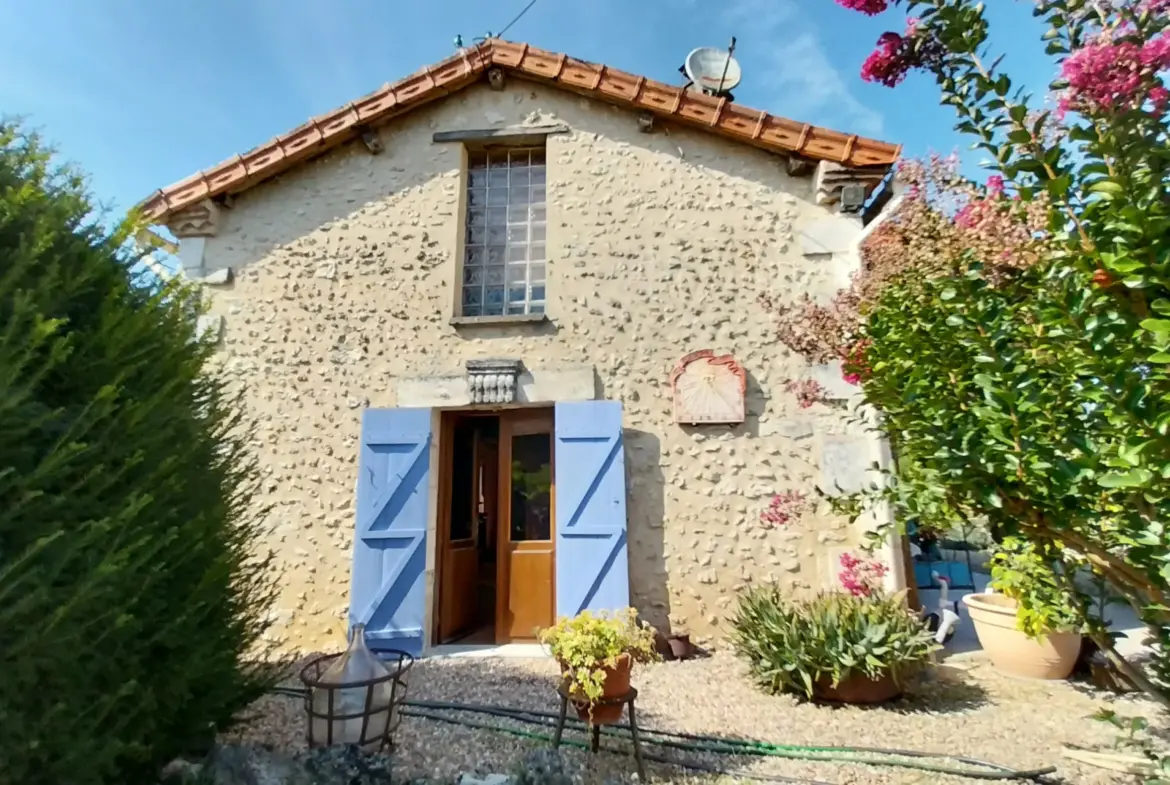 Maison en Pierre avec Piscine à Razac sur L'Isle, 2ha de Terrain 