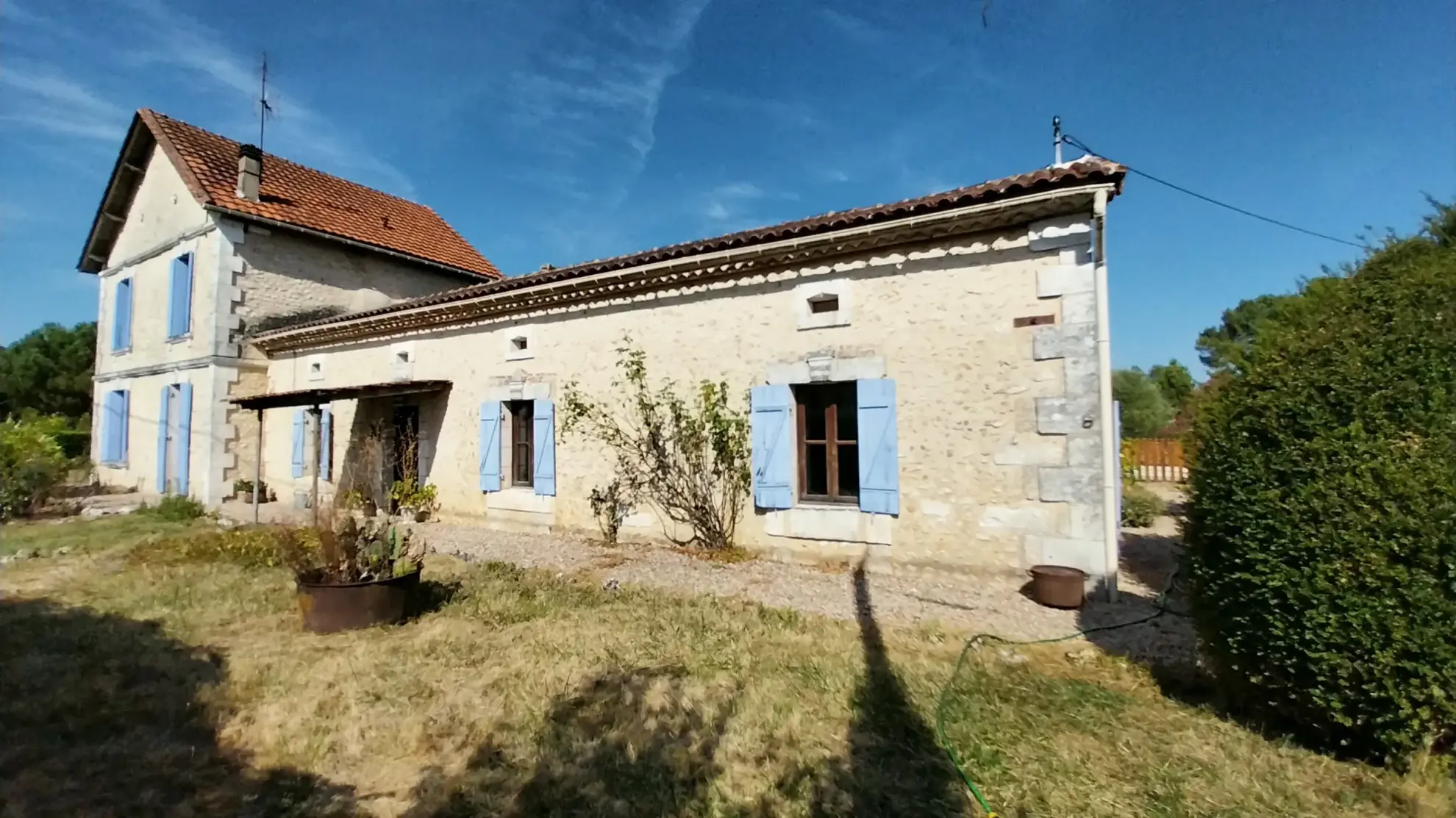Maison en Pierre avec Piscine à Razac sur L'Isle, 2ha de Terrain 