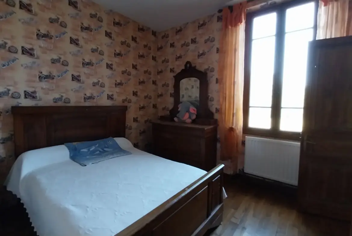 Maison en Pierre avec Piscine à Razac sur L'Isle, 2ha de Terrain 