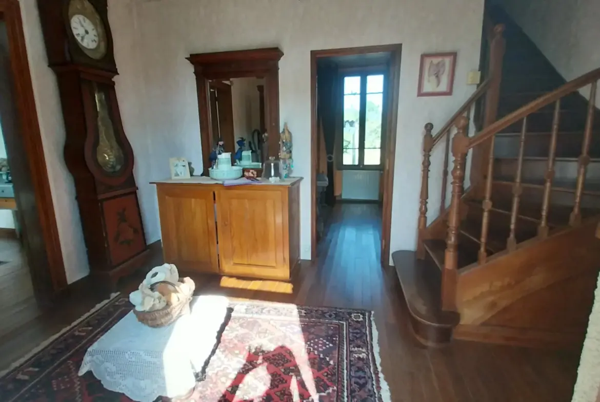 Maison en Pierre avec Piscine à Razac sur L'Isle, 2ha de Terrain 