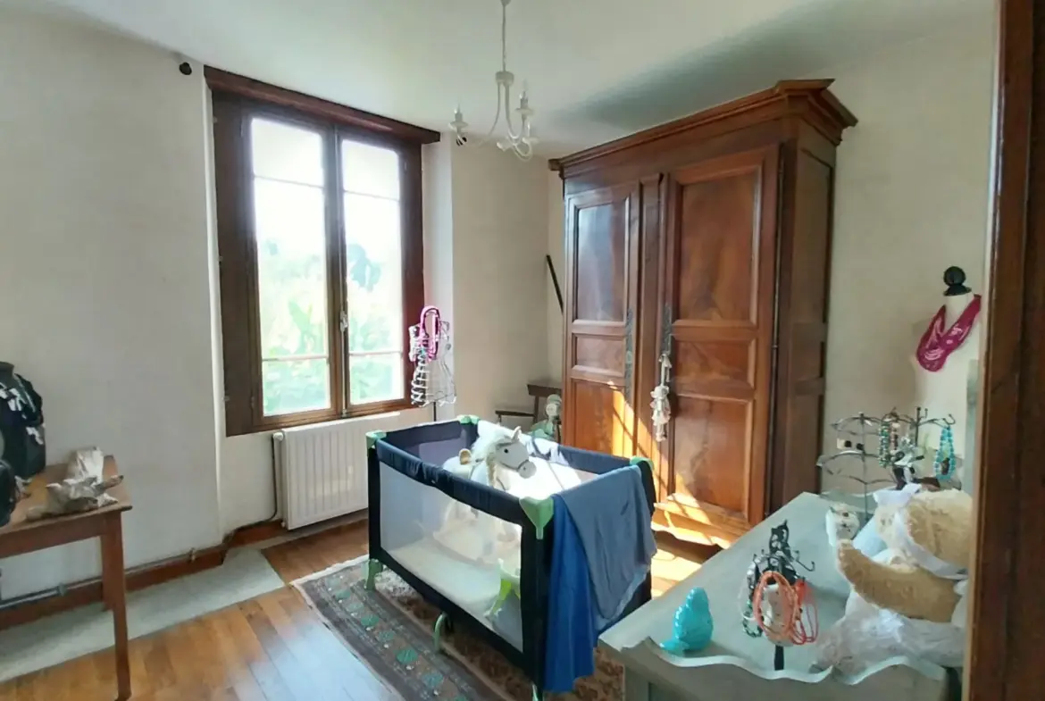 Maison en Pierre avec Piscine à Razac sur L'Isle, 2ha de Terrain 