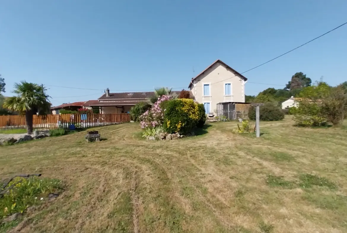 Maison en Pierre avec Piscine à Razac sur L'Isle, 2ha de Terrain 