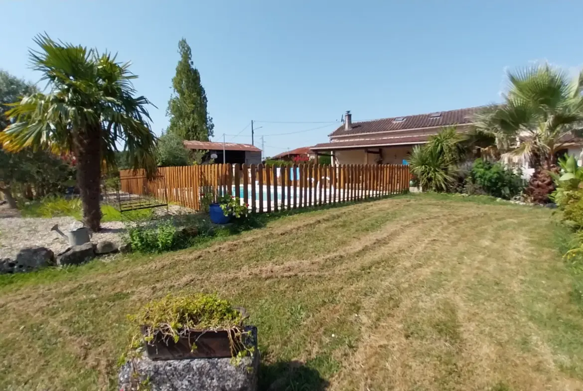 Maison en Pierre avec Piscine à Razac sur L'Isle, 2ha de Terrain 