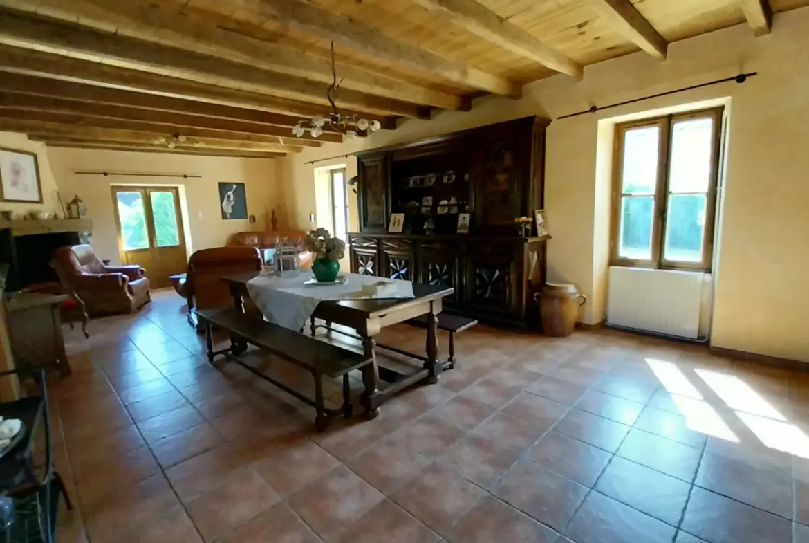 Maison en Pierre avec Piscine à Razac sur L'Isle, 2ha de Terrain 