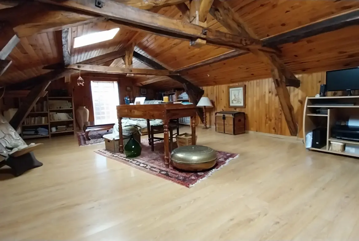 Maison en Pierre avec Piscine à Razac sur L'Isle, 2ha de Terrain 