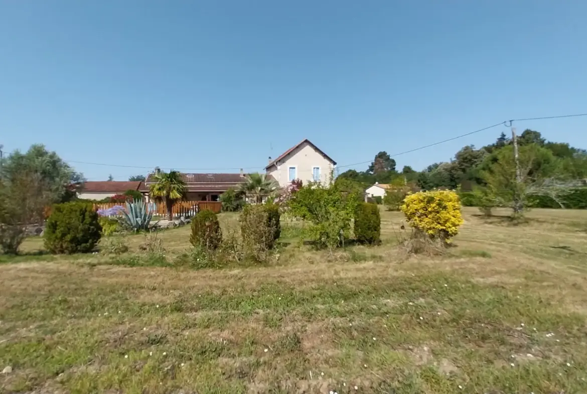 Maison en Pierre avec Piscine à Razac sur L'Isle, 2ha de Terrain 