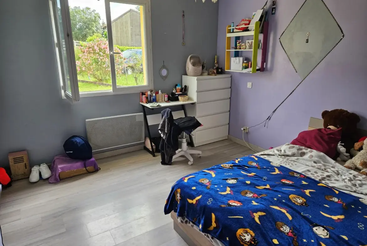 Maison traditionnelle de 131 m² avec parc arboré et piscine à Le Puy 