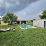 Maison traditionnelle de 131 m² avec parc arboré et piscine à Le Puy