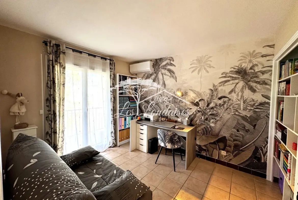 Appartement T3 lumineux avec terrasse en centre-ville de La Londe-les-Maures 
