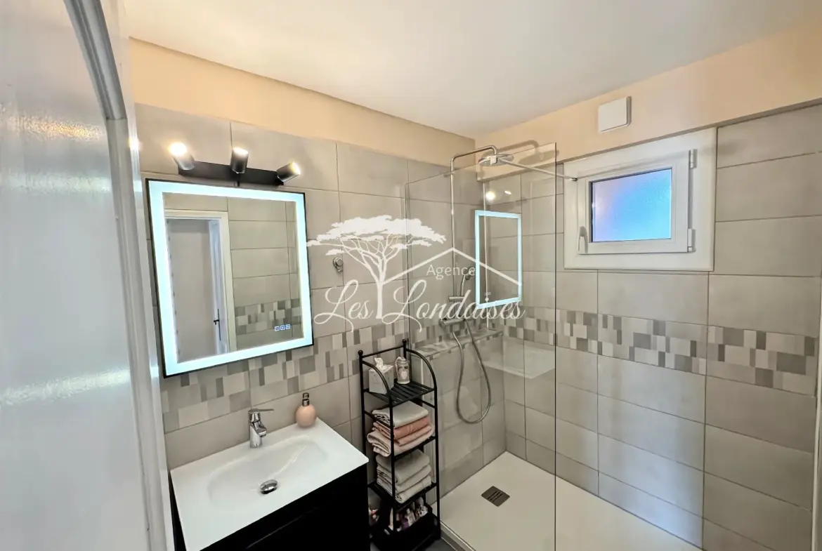 Appartement T3 lumineux avec terrasse en centre-ville de La Londe-les-Maures 