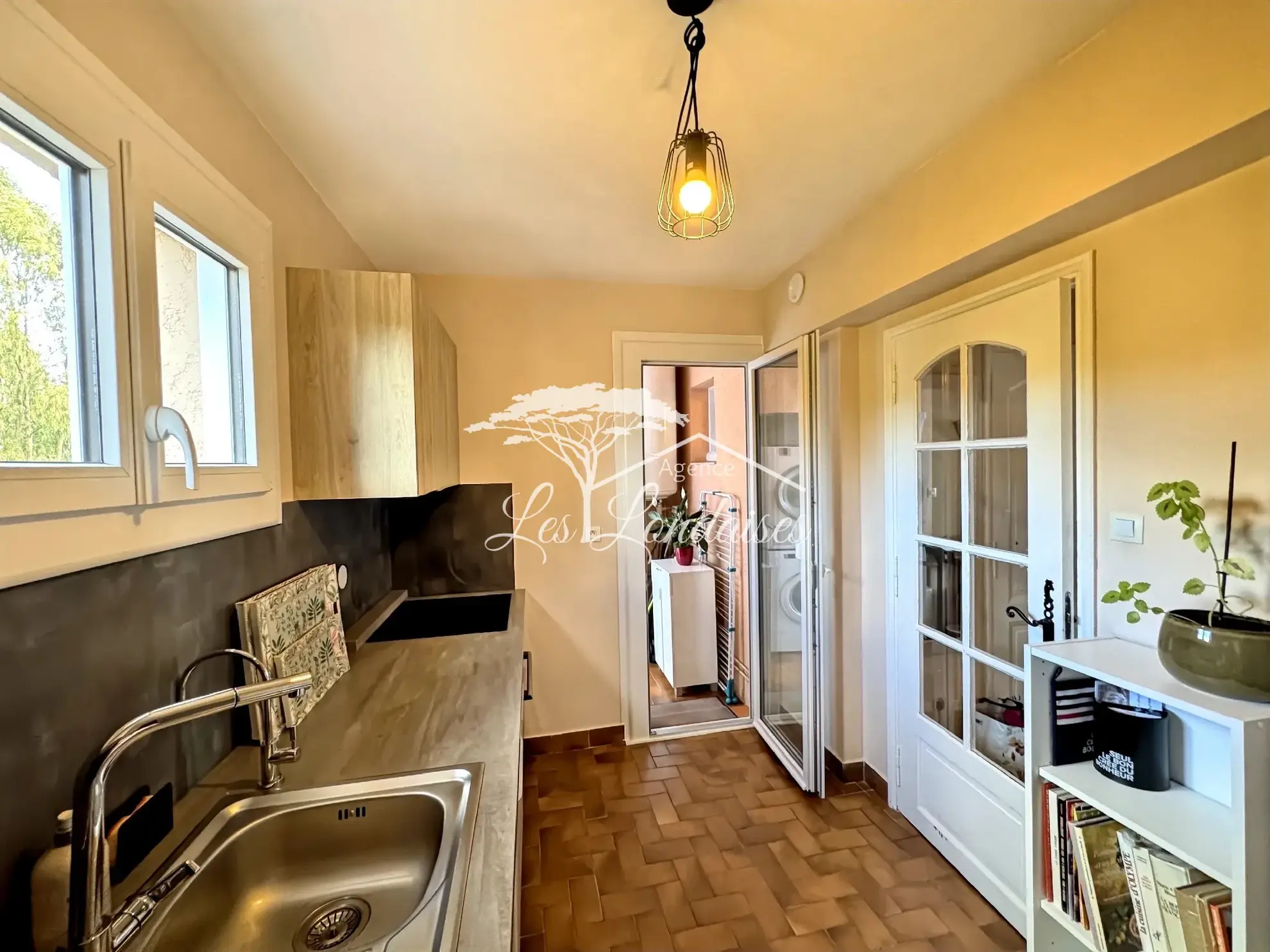 Appartement T3 lumineux avec terrasse en centre-ville de La Londe-les-Maures 