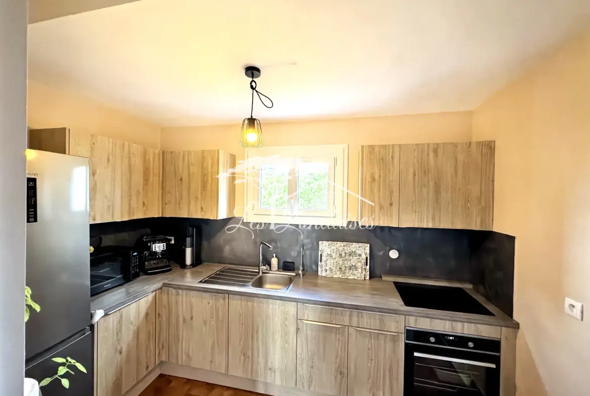 Appartement T3 lumineux avec terrasse en centre-ville de La Londe-les-Maures 