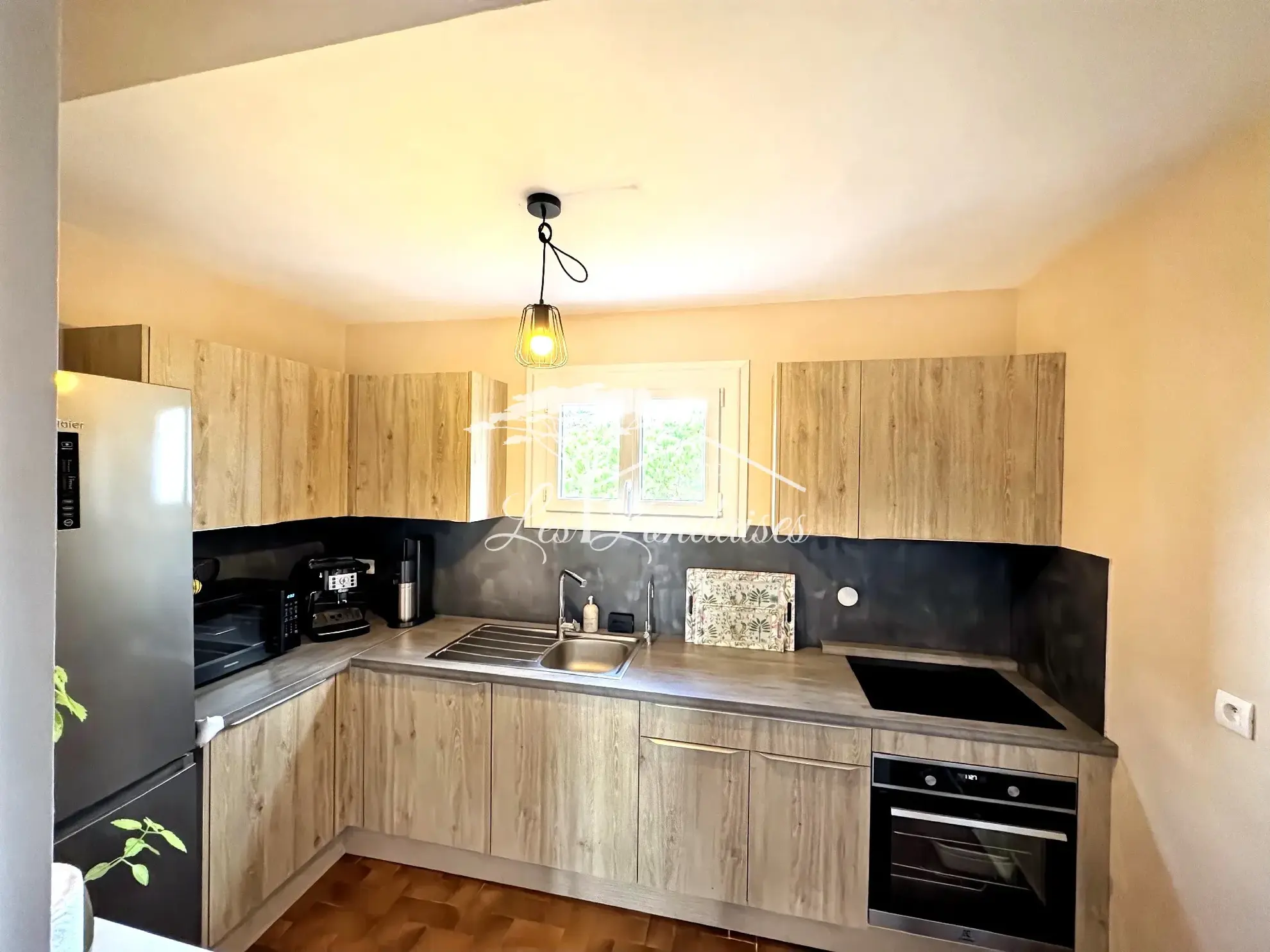 Appartement T3 lumineux avec terrasse en centre-ville de La Londe-les-Maures 