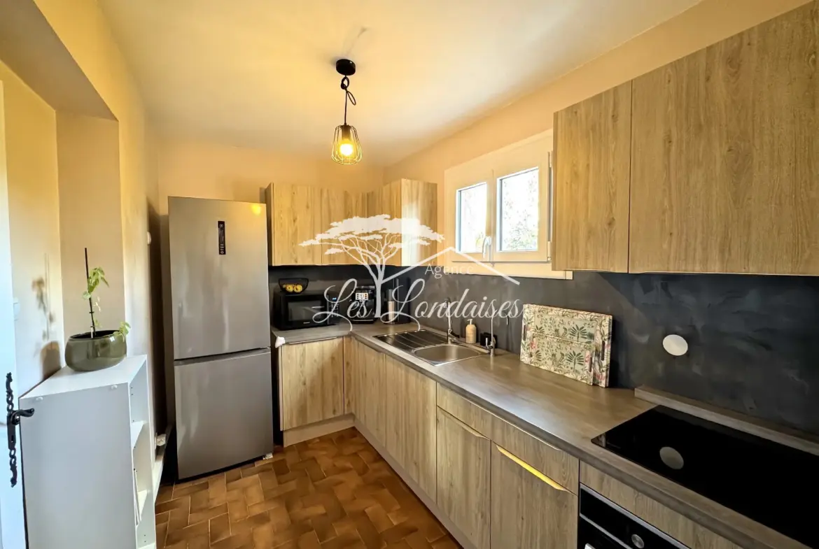 Appartement T3 lumineux avec terrasse en centre-ville de La Londe-les-Maures 