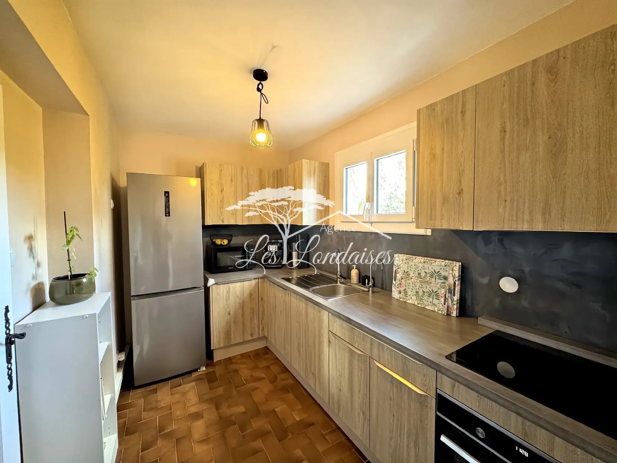 Appartement T3 lumineux avec terrasse en centre-ville de La Londe-les-Maures 