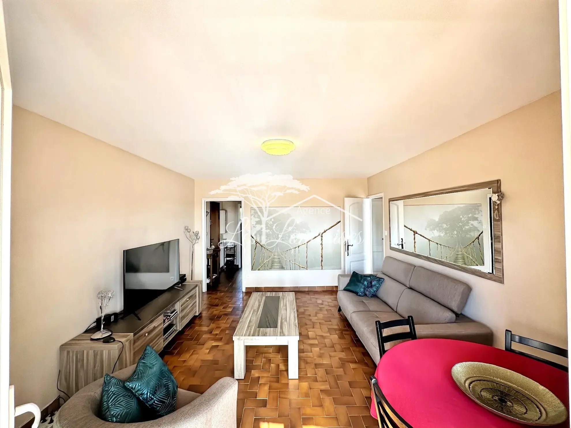 Appartement T3 lumineux avec terrasse en centre-ville de La Londe-les-Maures 