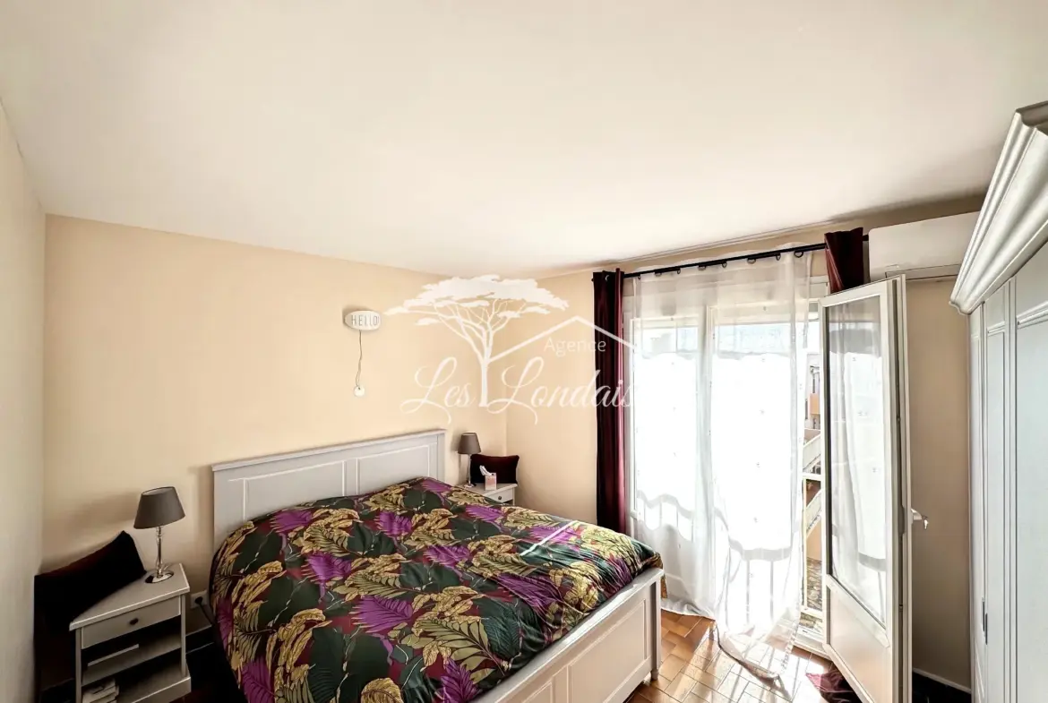 Appartement T3 lumineux avec terrasse en centre-ville de La Londe-les-Maures 