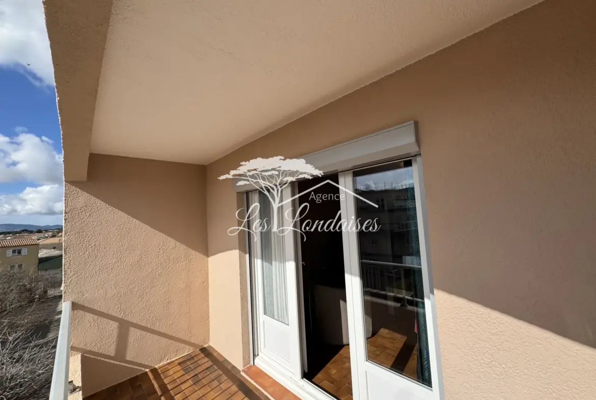 Appartement T3 lumineux avec terrasse en centre-ville de La Londe-les-Maures 