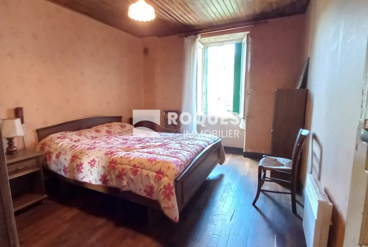 Maison F5 de 120 m² à rénover avec terrasse et jardin à Salle-Curan 
