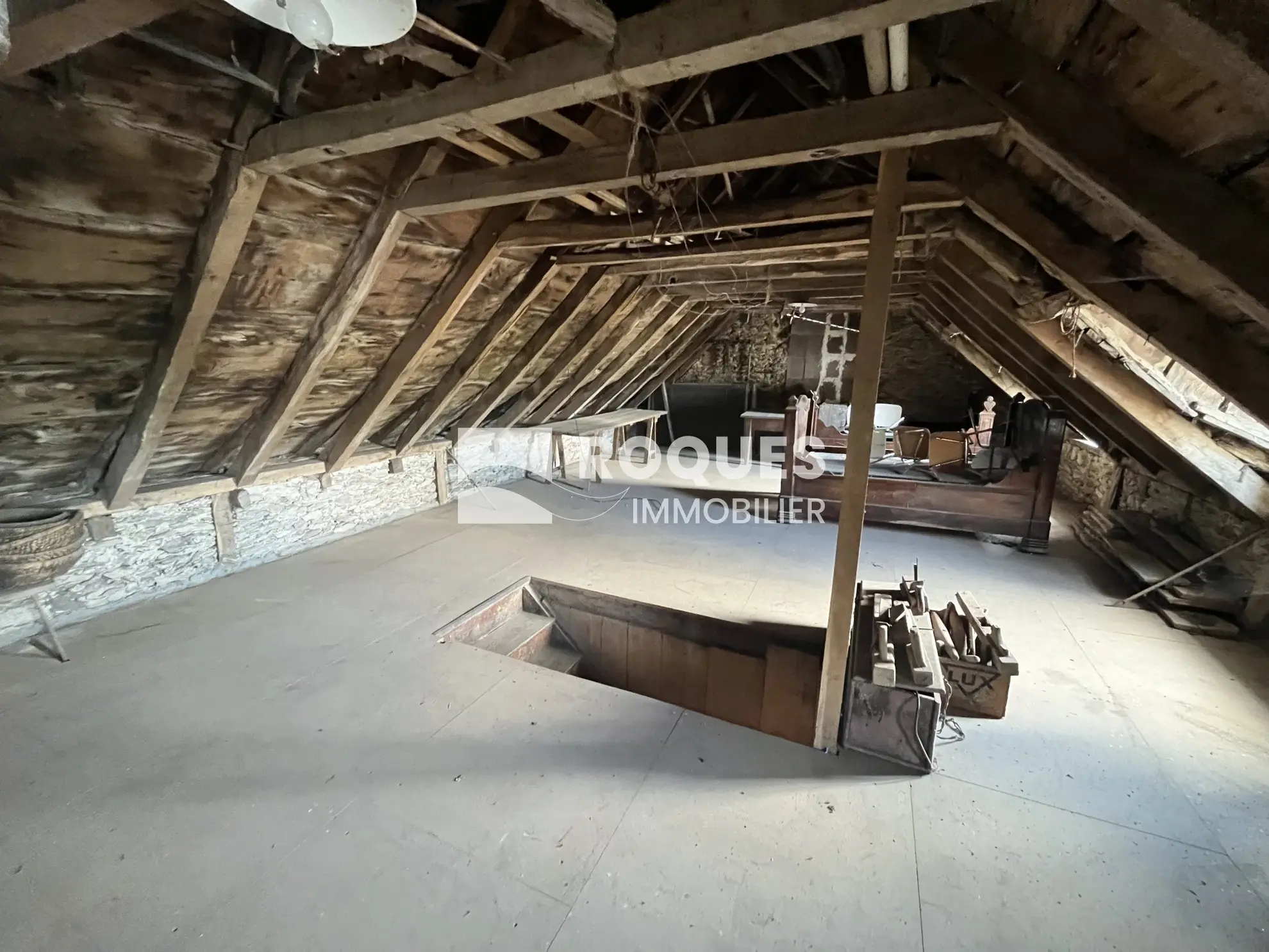 Maison F5 de 120 m² à rénover avec terrasse et jardin à Salle-Curan 