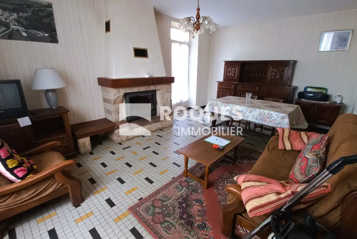Maison F5 de 120 m² à rénover avec terrasse et jardin à Salle-Curan 