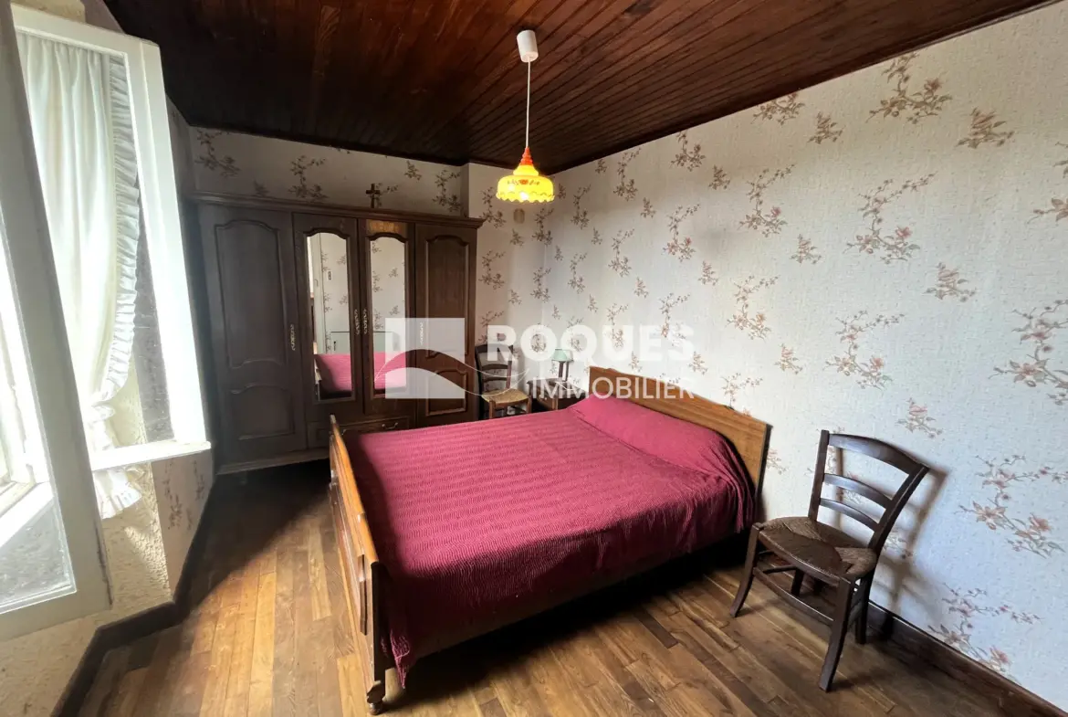 Maison F5 de 120 m² à rénover avec terrasse et jardin à Salle-Curan 
