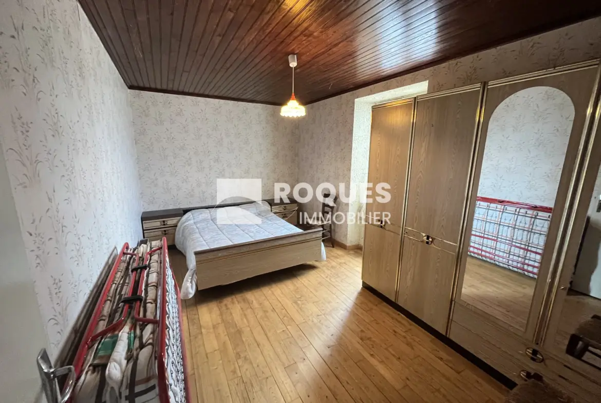 Maison F5 de 120 m² à rénover avec terrasse et jardin à Salle-Curan 