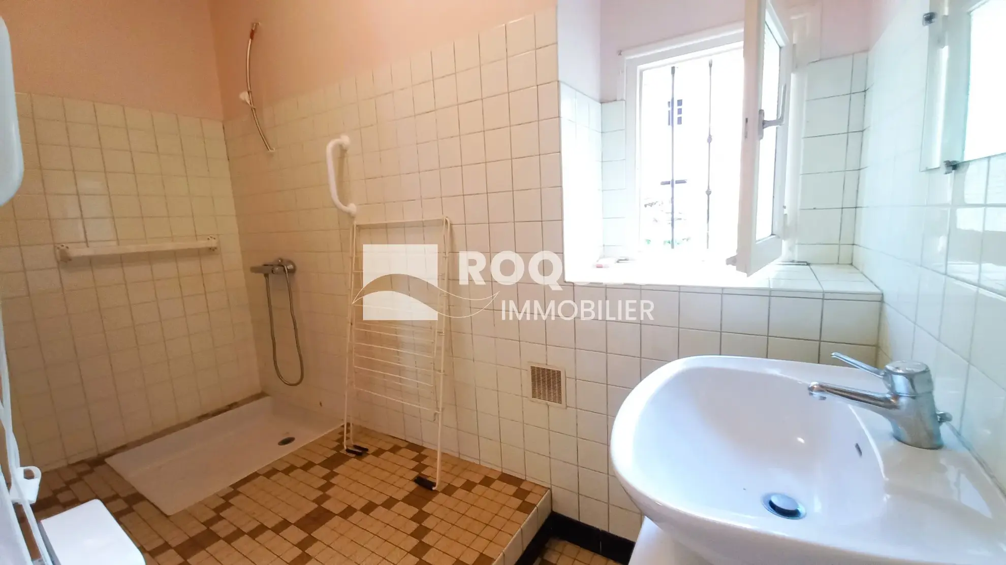 Maison F5 de 120 m² à rénover avec terrasse et jardin à Salle-Curan 