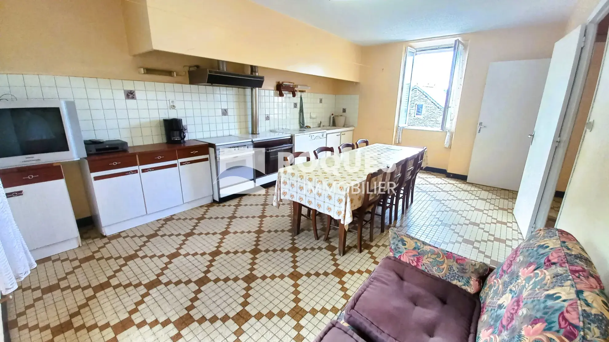 Maison F5 de 120 m² à rénover avec terrasse et jardin à Salle-Curan 
