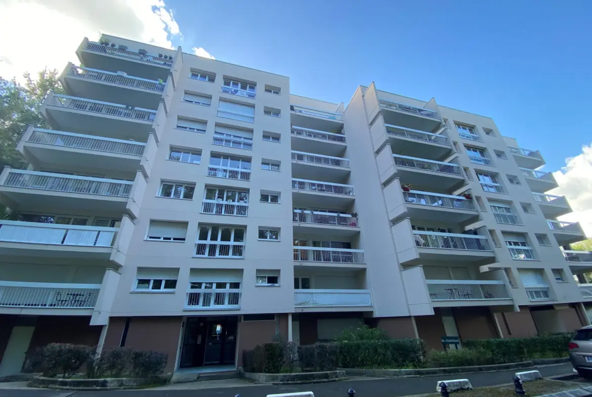 À vendre : Appartement 2 pièces à Evry - 154 000 € 