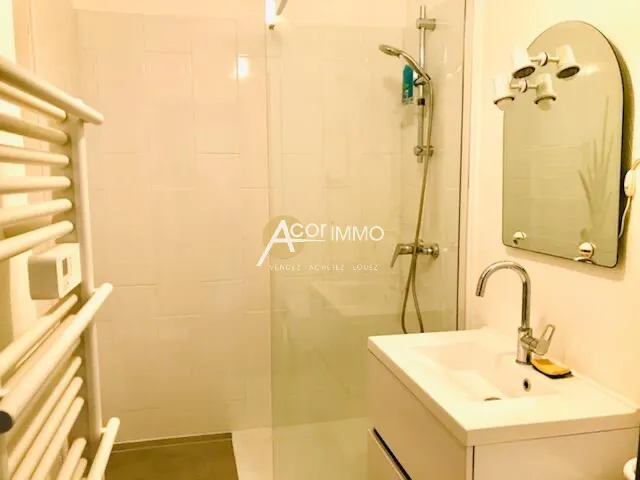 Studio lumineux de 31 m² à Sanary-sur-Mer avec parking 