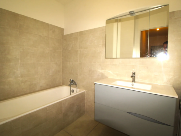À vendre : Appartement 2 pièces avec balcon à Menton - Jardins Biovès 