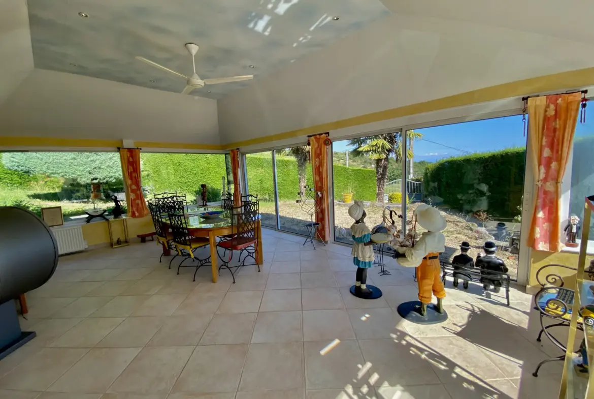 Maison exceptionnelle à vendre à Bourg Argental avec piscine et terrasse 