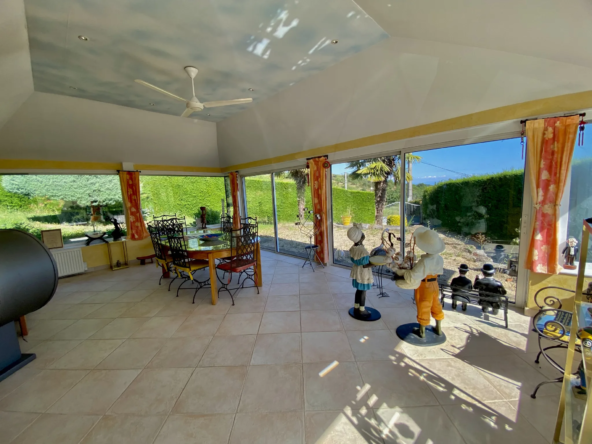 Maison exceptionnelle à vendre à Bourg Argental avec piscine et terrasse 