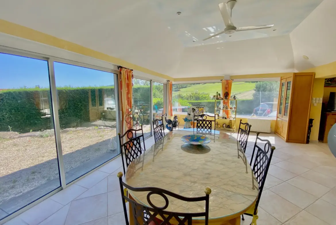 Maison exceptionnelle à vendre à Bourg Argental avec piscine et terrasse 