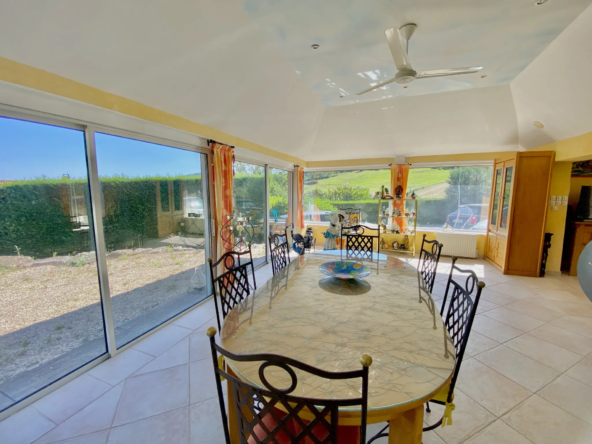 Maison exceptionnelle à vendre à Bourg Argental avec piscine et terrasse 