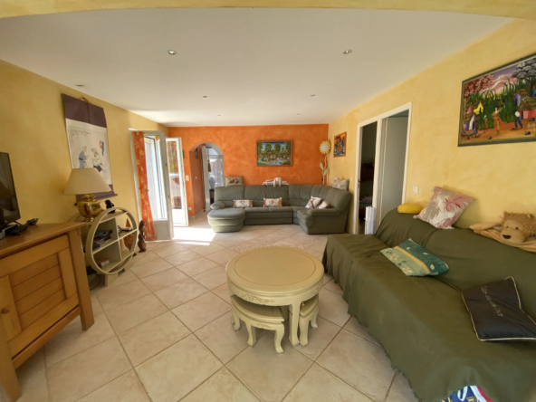 Maison exceptionnelle à vendre à Bourg Argental avec piscine et terrasse 